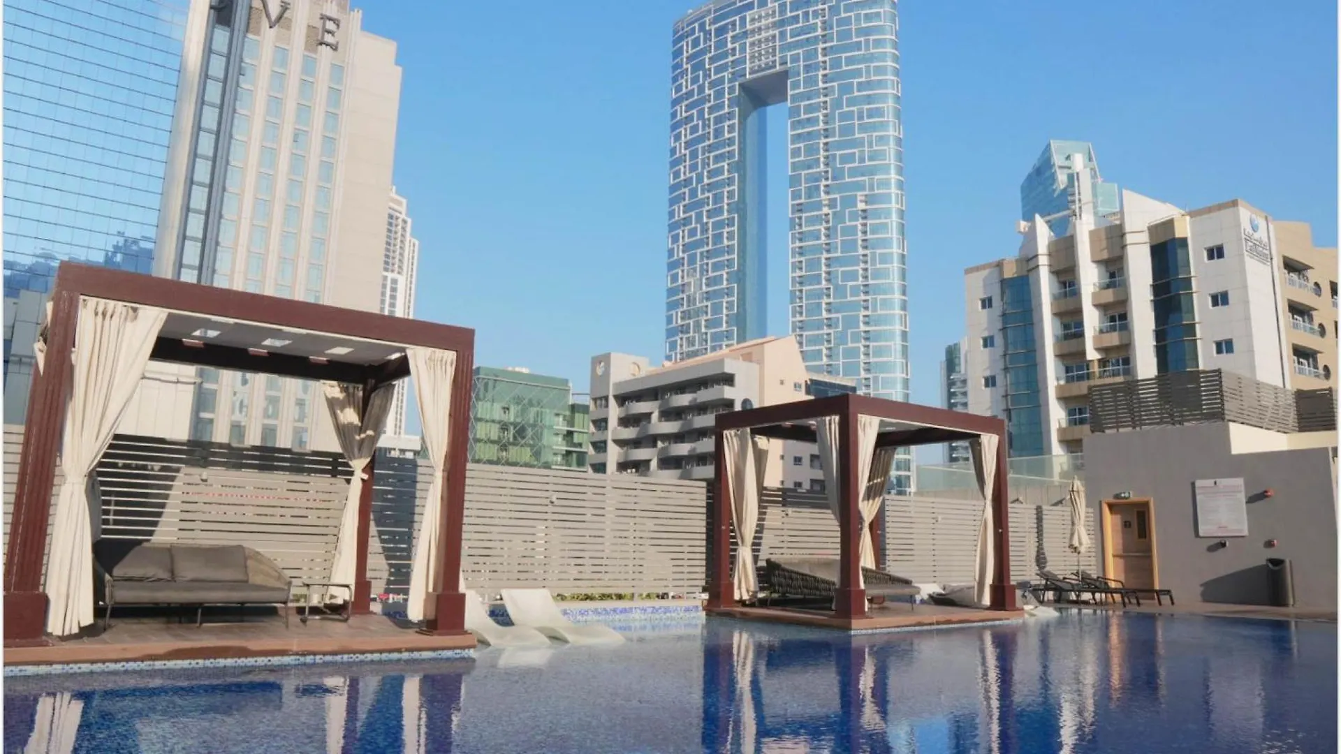 Knokey Dubai Marina Comfortable Apartments With Pool And Gym
