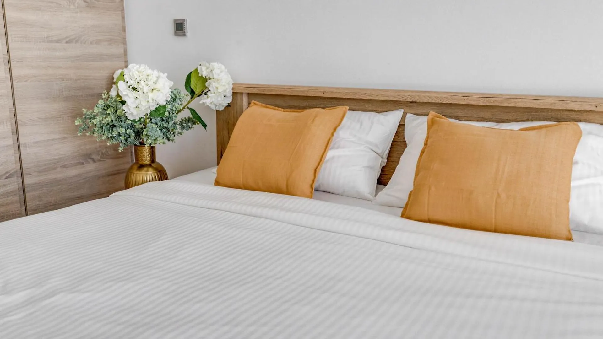 Knokey Dubai Marina Comfortable Apartments With Pool And Gym