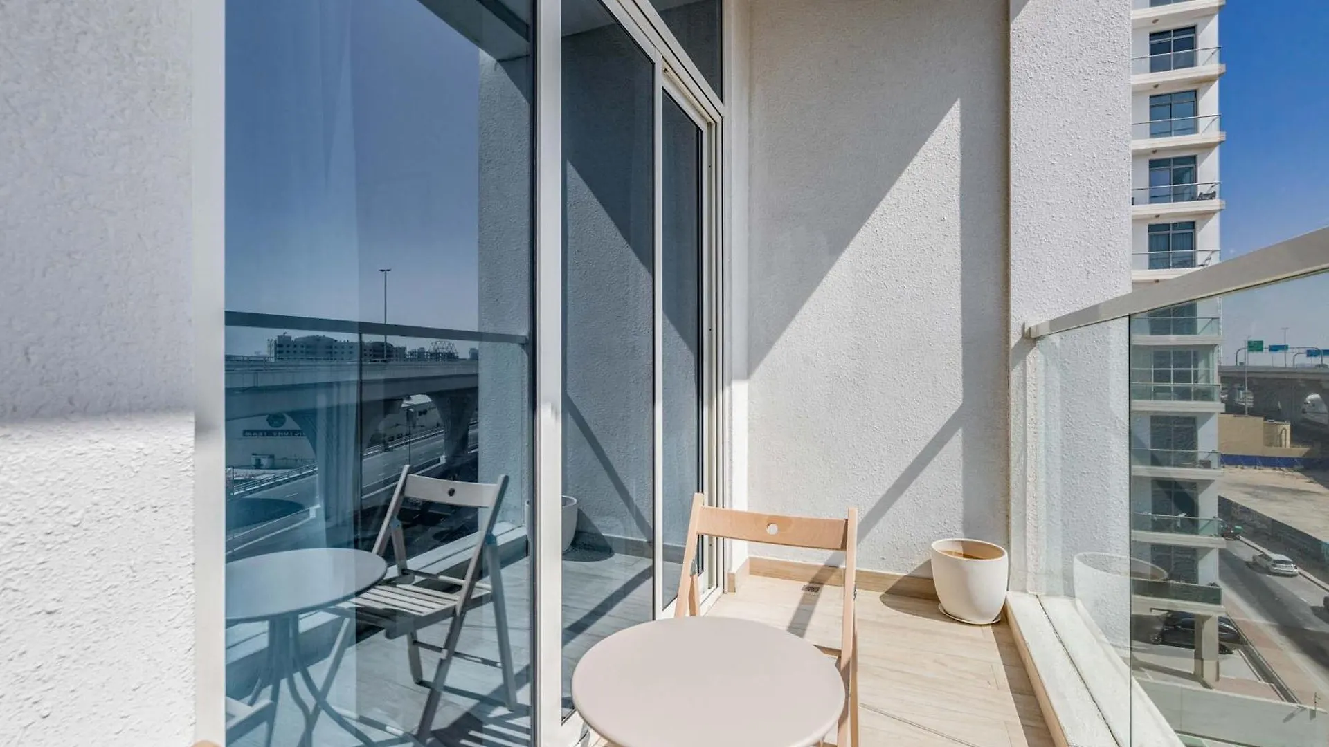 Knokey Dubai Marina Comfortable Apartments With Pool And Gym