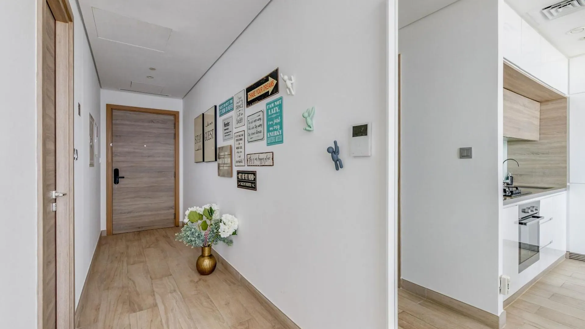Knokey Dubai Marina Comfortable Apartments With Pool And Gym