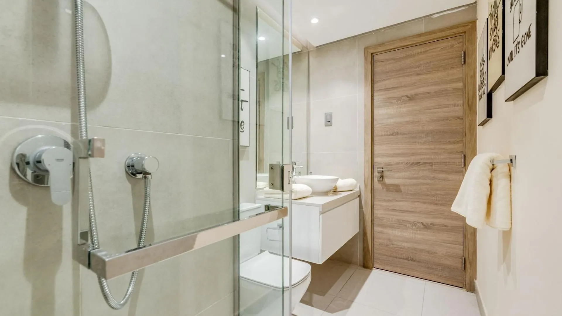 Knokey Dubai Marina Comfortable Apartments With Pool And Gym
