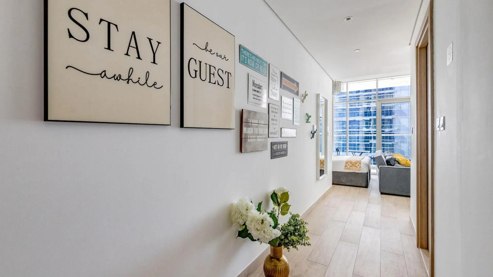 Knokey Dubai Marina Comfortable Apartments With Pool And Gym