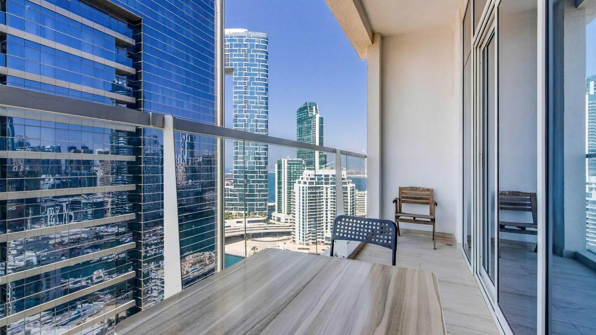 Knokey Dubai Marina Comfortable Apartments With Pool And Gym United Arab Emirates