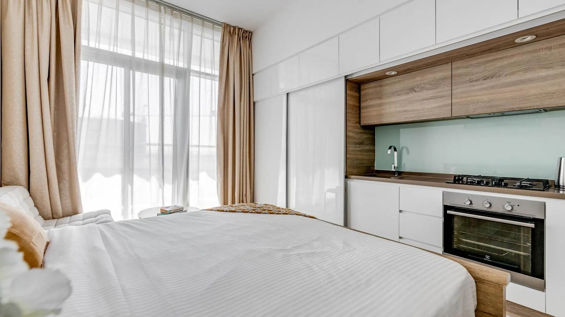 Knokey Dubai Marina Comfortable Apartments With Pool And Gym
